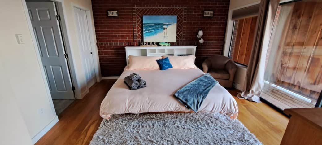 Luxurious king sized bed.