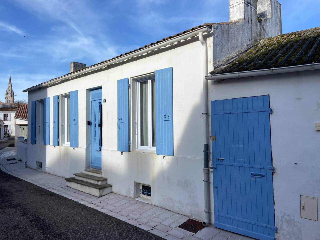 La façade sur la ruelle
