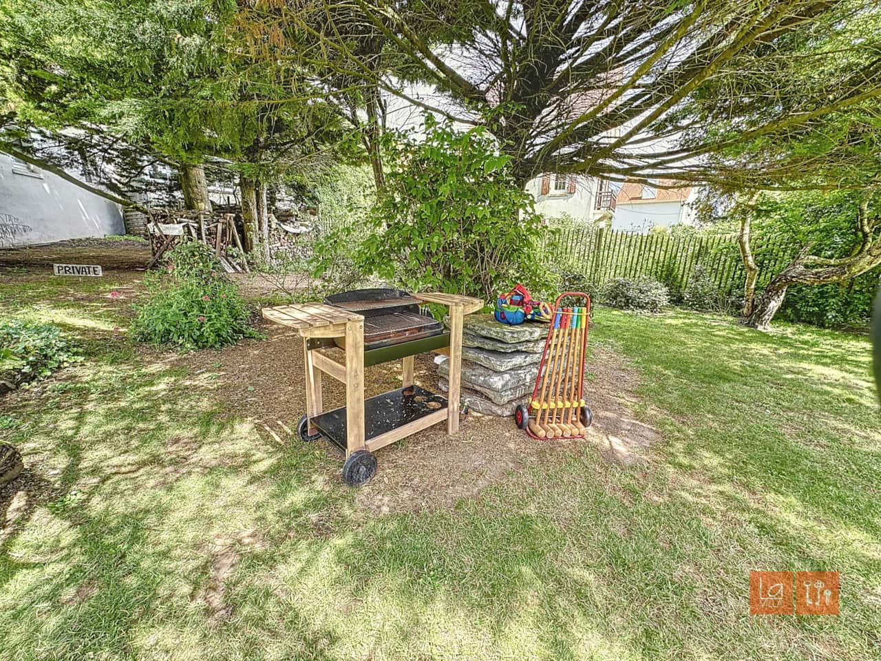 barbecue et jeux de plage 