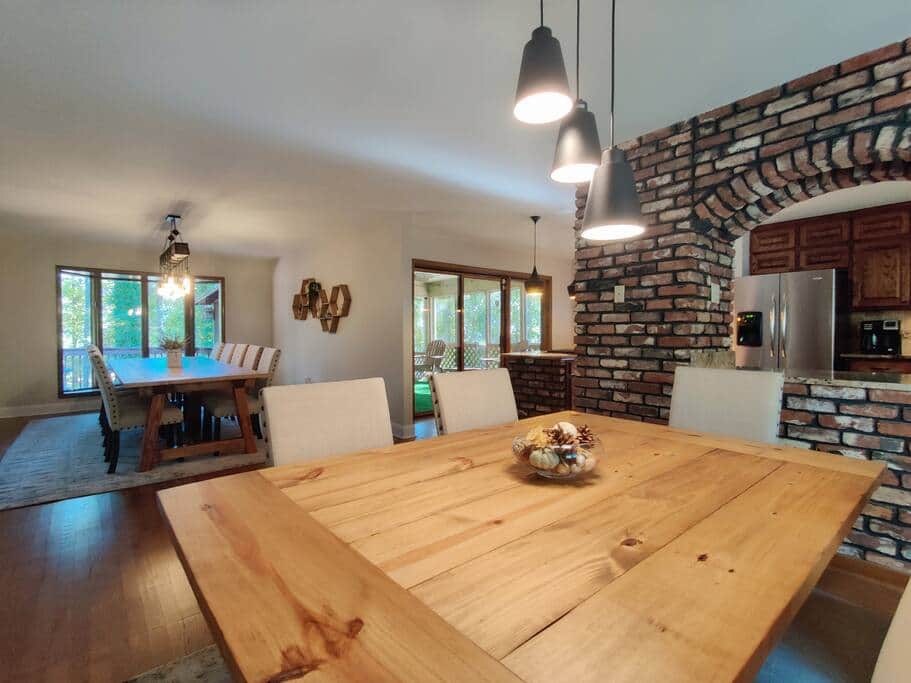 Dining Room Seats 16 People