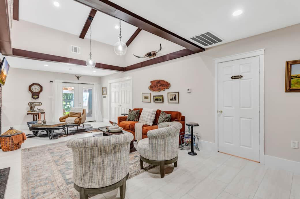 living room 