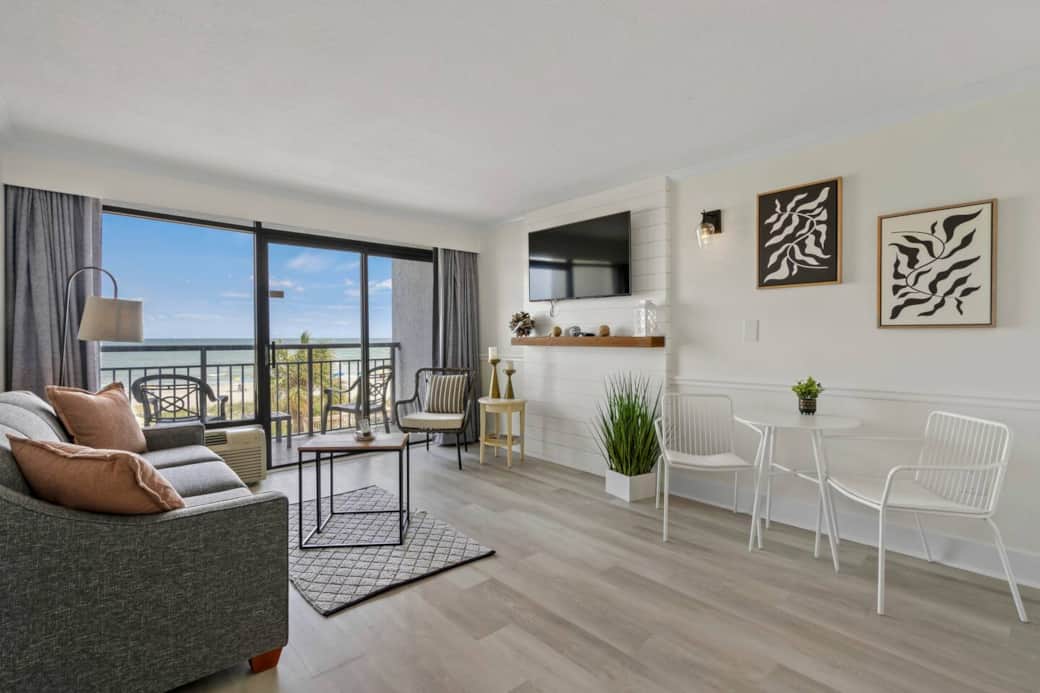Newly Remodeled Living Area Overlooking the Ocean