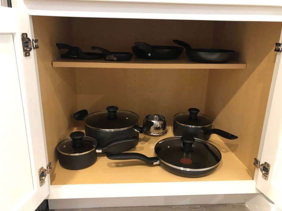 Full set of cooking pots and pans Full set of cooking pots and pans