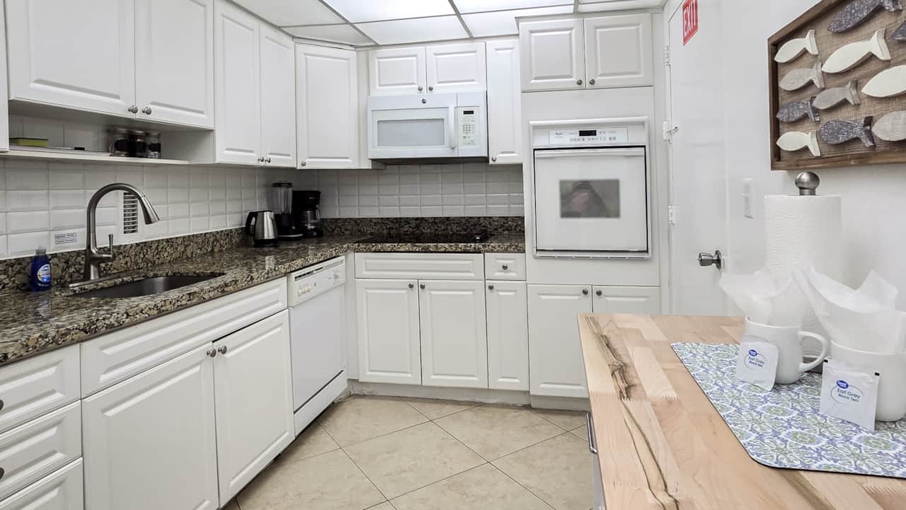 Fully equipped kitchen