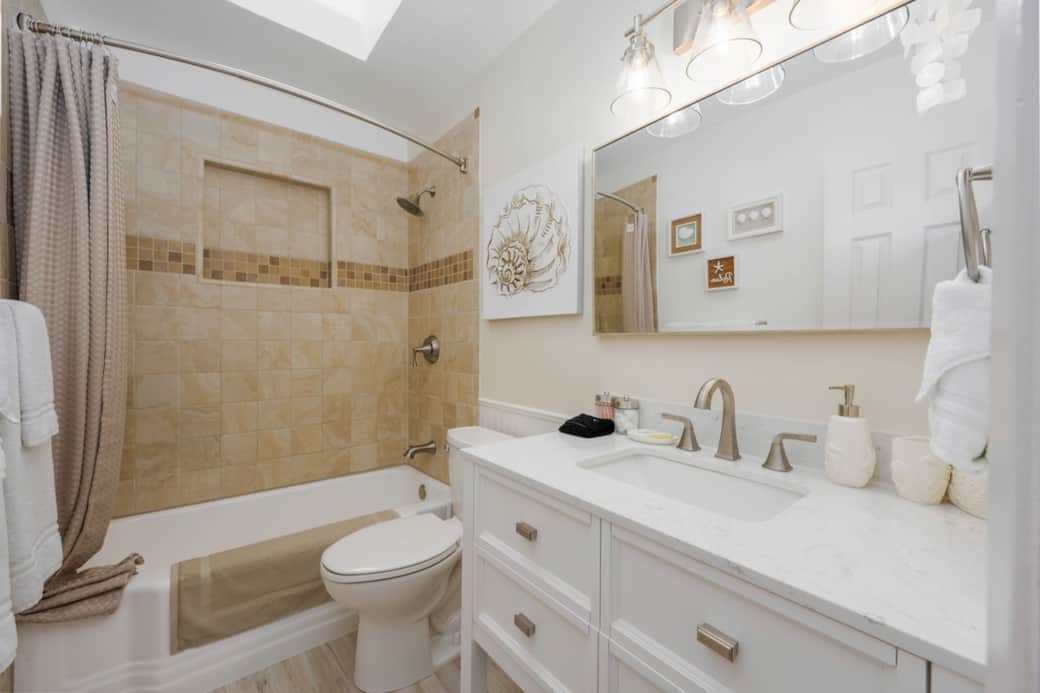 Bright and modern bathroom with a spacious tub perfect for soaking after a long day of exploring all that San Diego has to offer — relax, refresh, and unwind at The Birdhouse SD. Bright and modern bathroom with a spacious tub perfect for soaking after a long day of exploring all that San Diego has to offer — relax, refresh, and unwind at The Birdhouse SD.