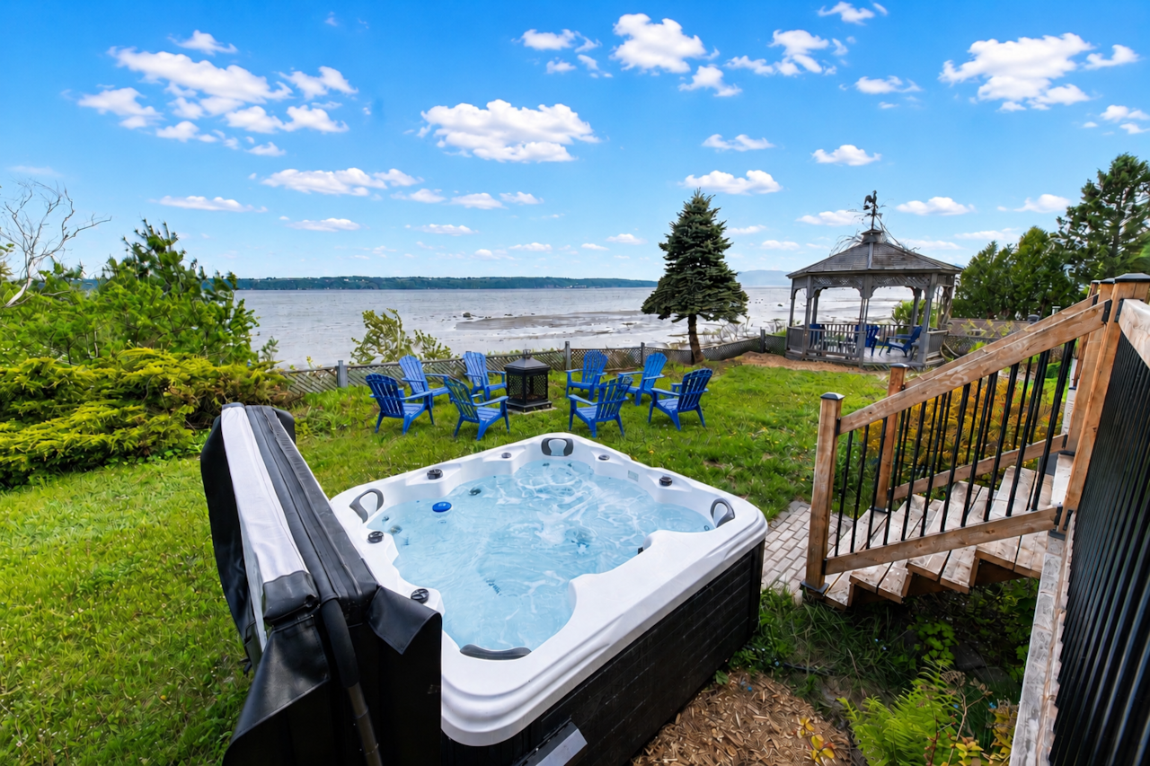 Vue sur le fleuve depuis le chalet