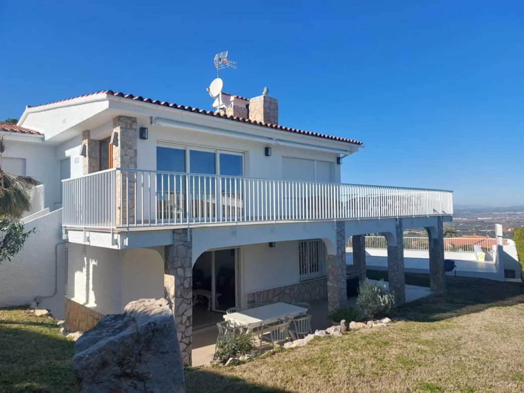 Your tranquil retreat by the sea — Villa Solis with pool, garden and total privacy Your tranquil retreat by the sea — Villa Solis with pool, garden and total privacy