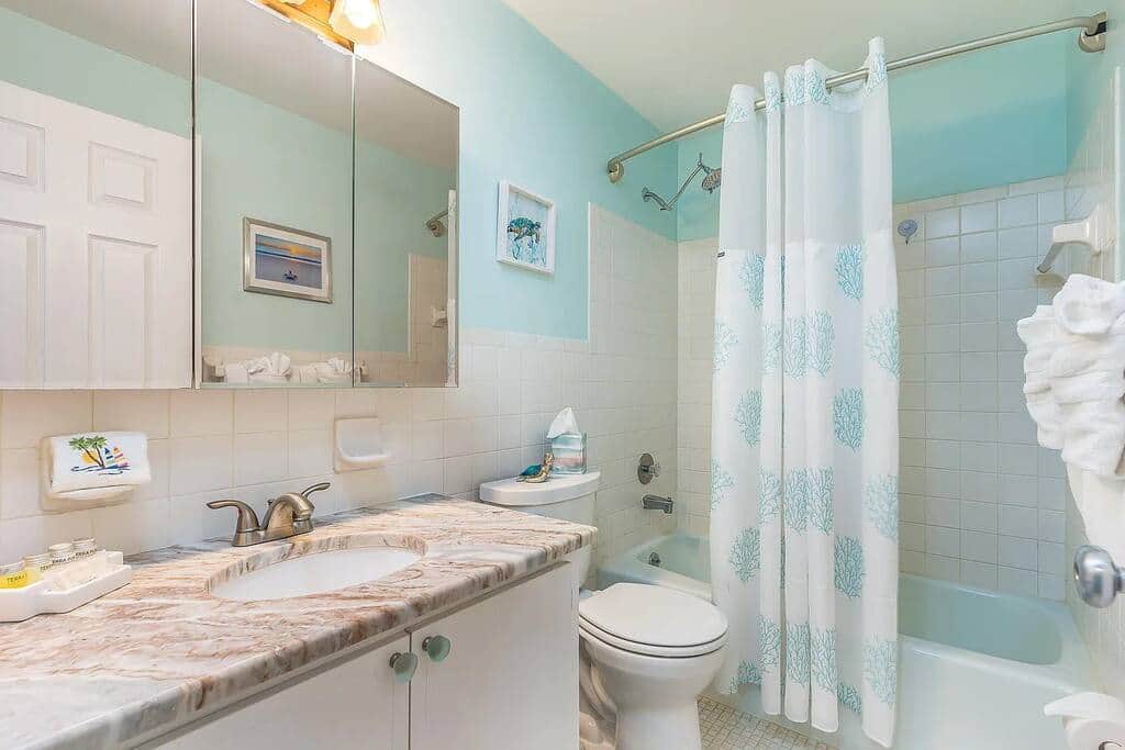 thirtythreebythesea-guest-bathroom thirtythreebythesea-guest-bathroom