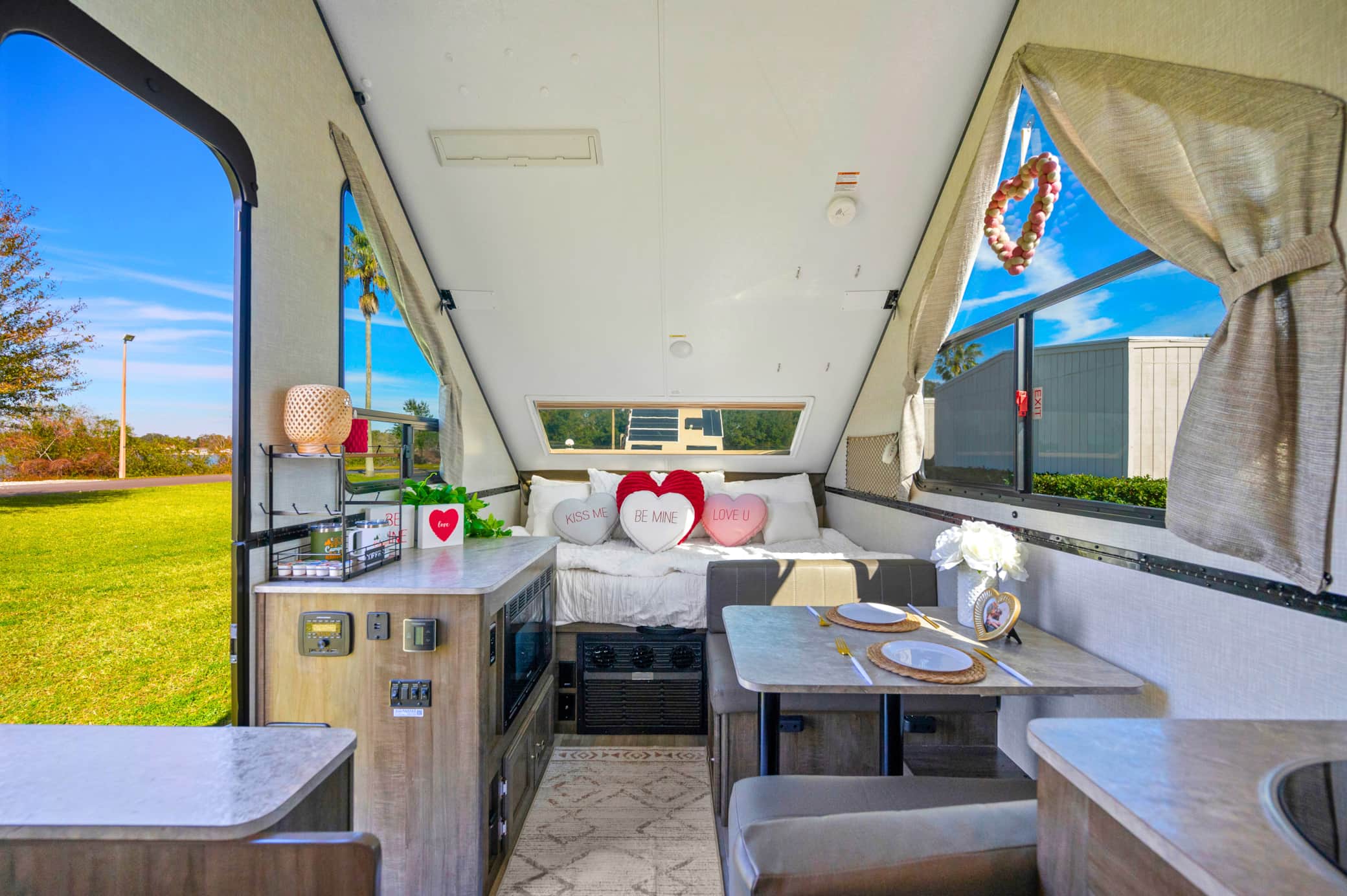 Deluxe Queen Glamper Camper — East Lake-Orient Park — vacation rental