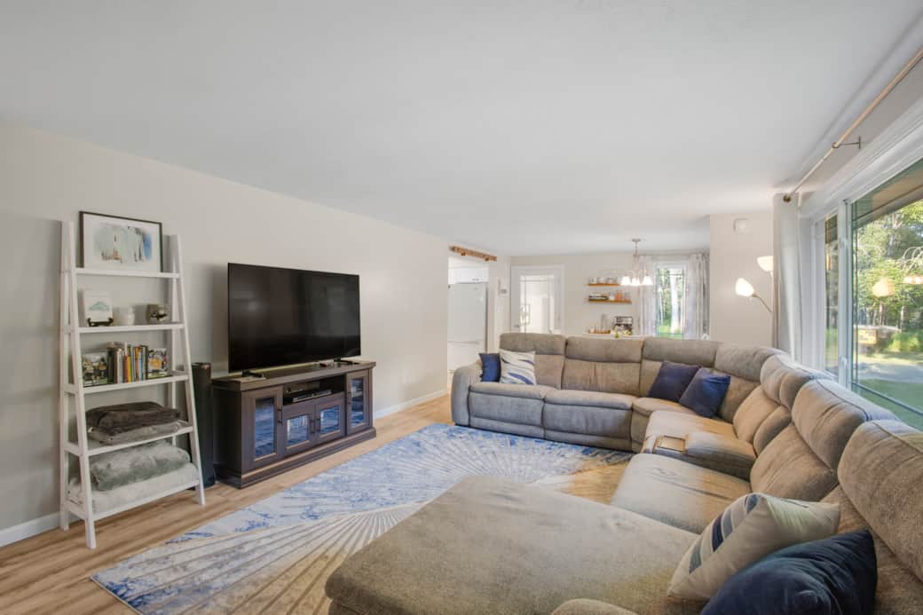 Spacious living room designed for relaxing after a day of Upper Peninsula adventure. Spacious living room designed for relaxing after a day of Upper Peninsula adventure.