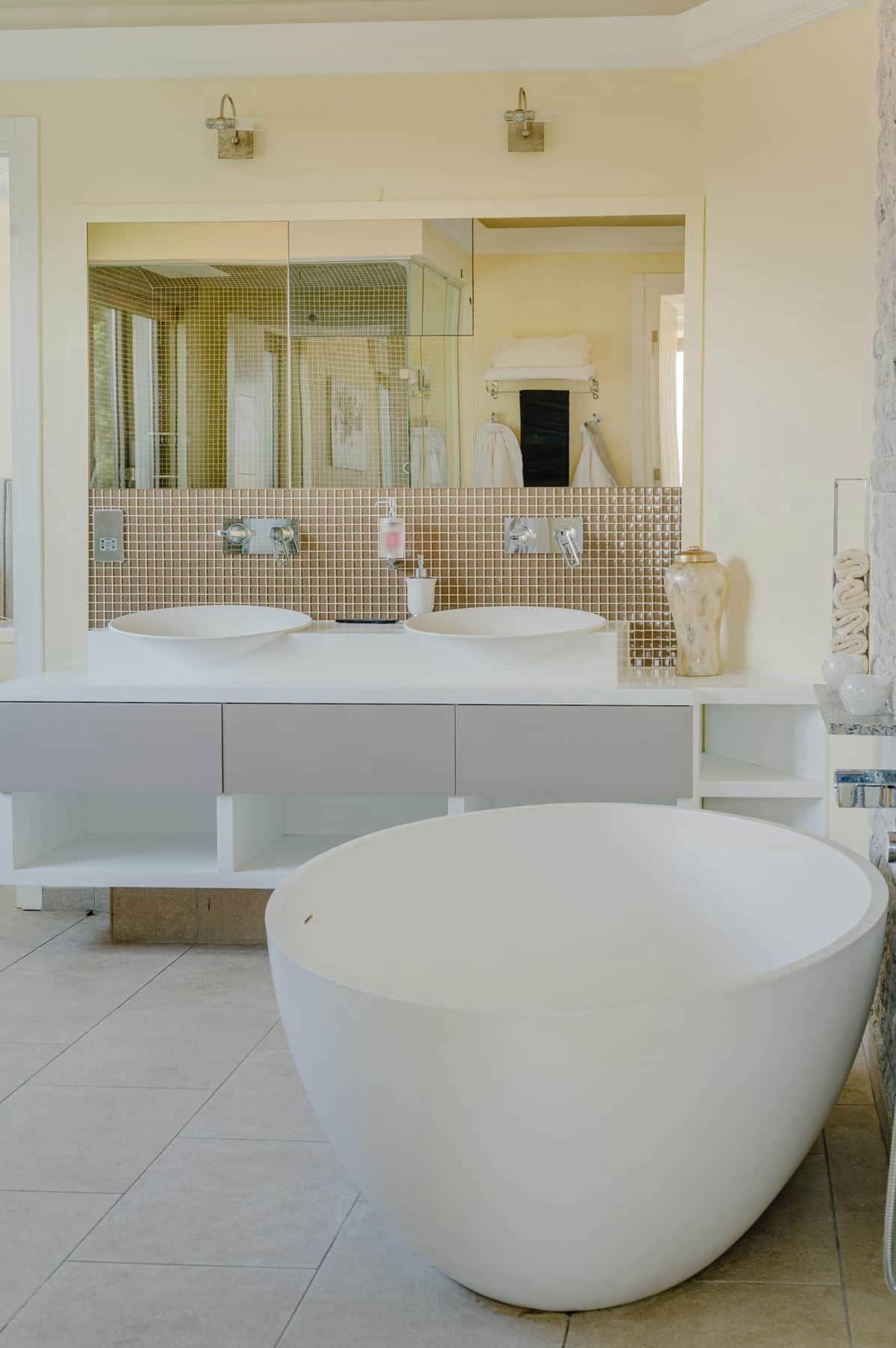 Luxury bathroom to relax with views of the mountains from the tub.