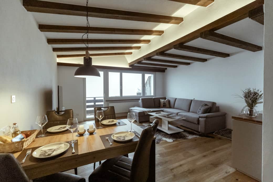 Wohnzimmer mit Fernseher