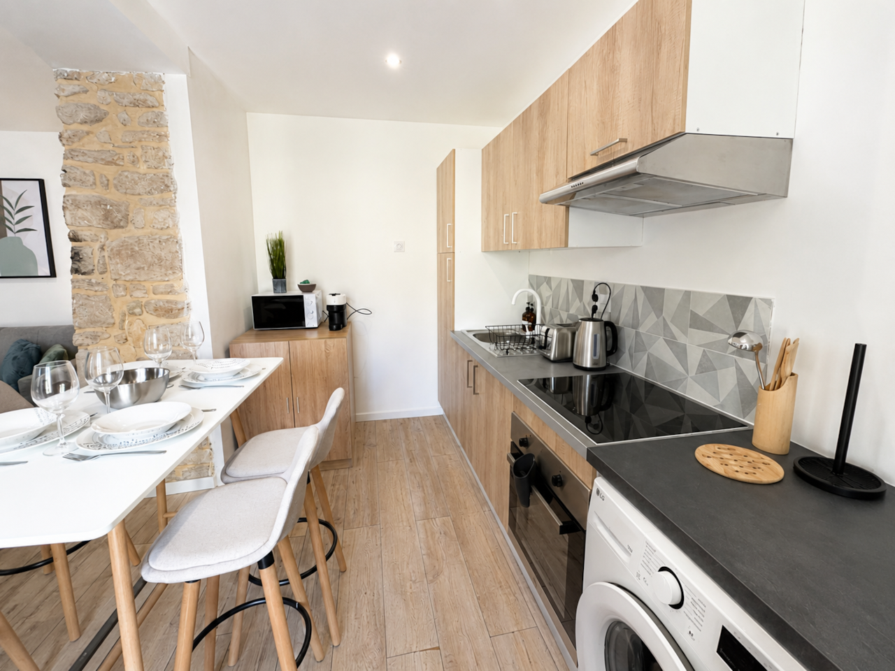 Kitchen, table, hob, oven