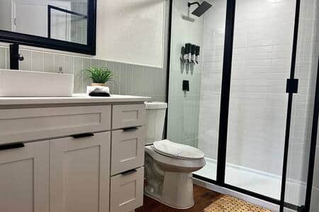 Private master bathroom w/ walk-in shower Private master bathroom w/ walk-in shower