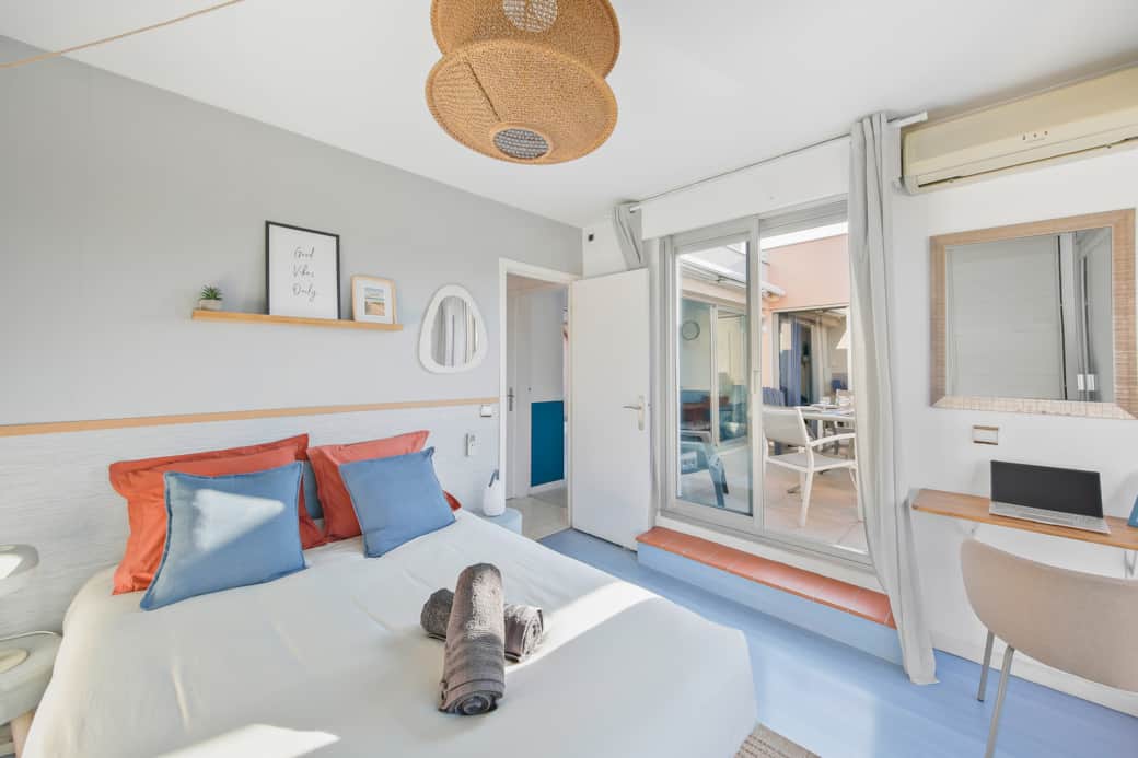 Chambre 1 baignée de lumière 