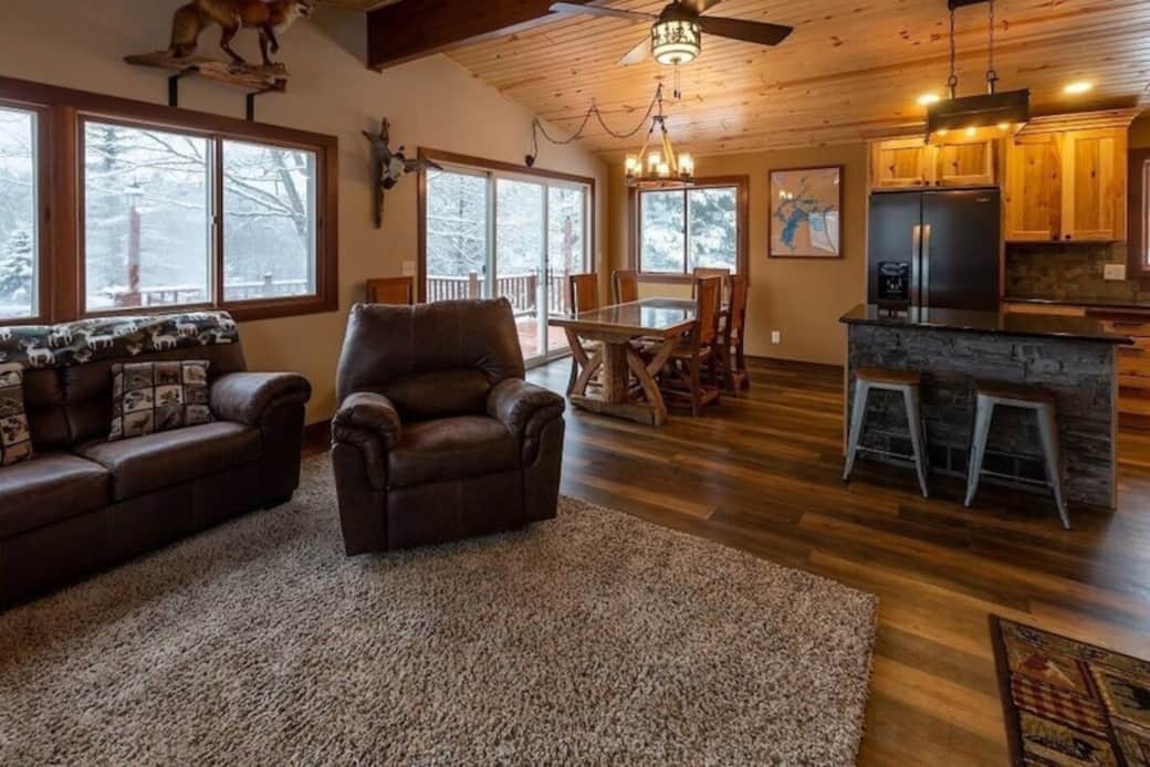 Great Room prior to updates Great Room prior to updates