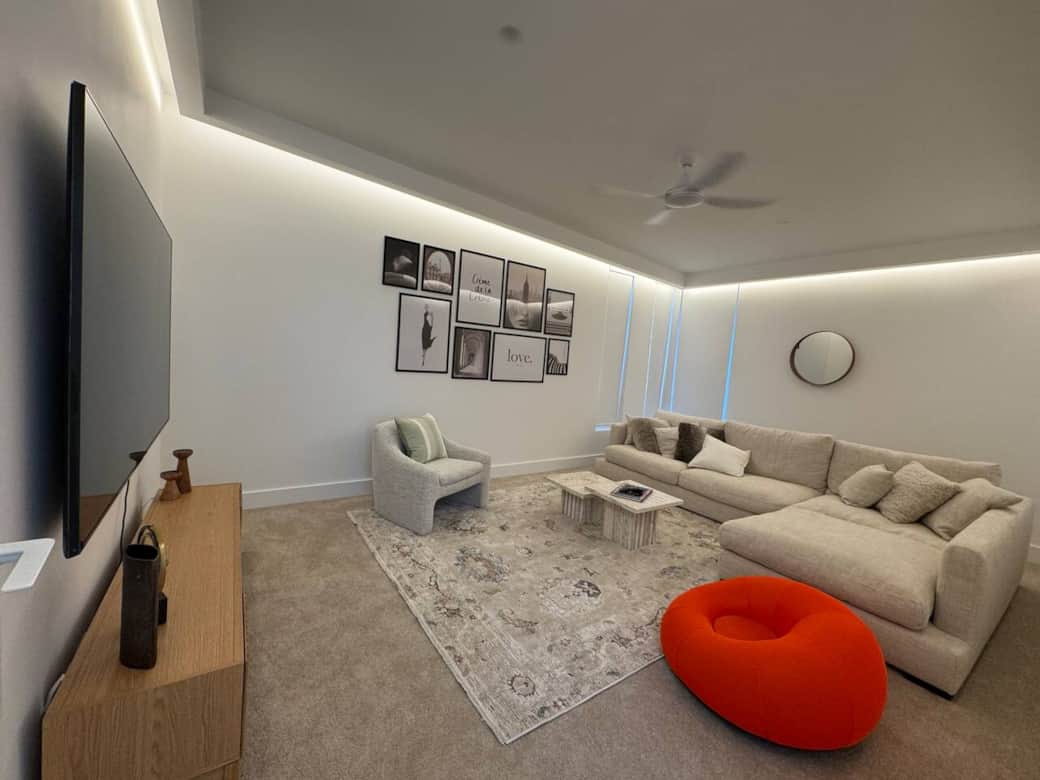 Huge Media room with plenty of board games and an 85 inch TV , this place is well suited for a good family TV together
