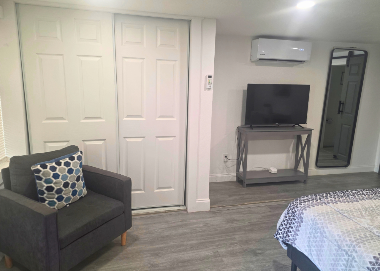 Large decorative mirror & comfortable chair for a stylish, relaxing stay. Lakeland, FL