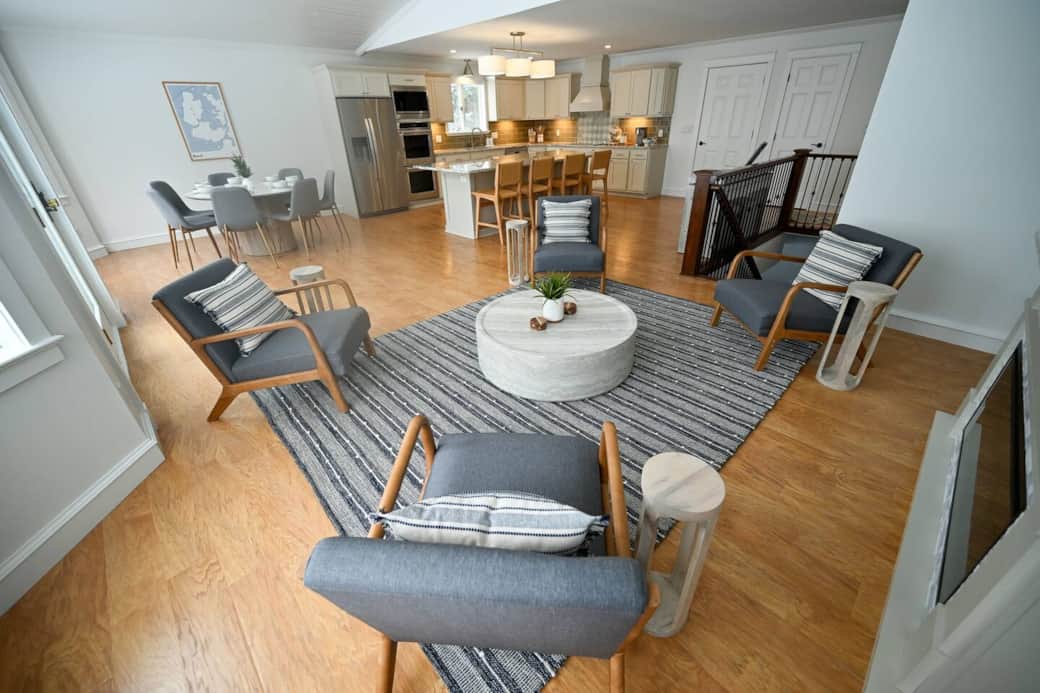 Spacious Upper Level with Ample Seating