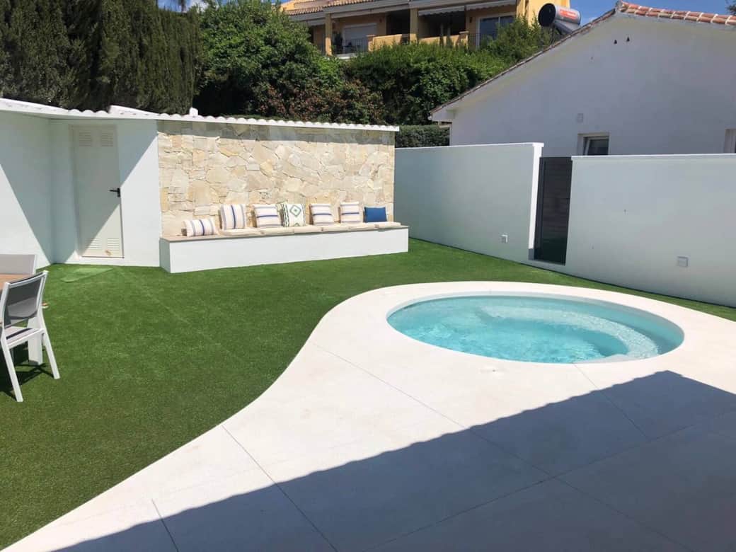 Jardín piscina privada