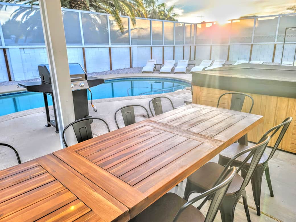 Exterior Grilling & Dining 