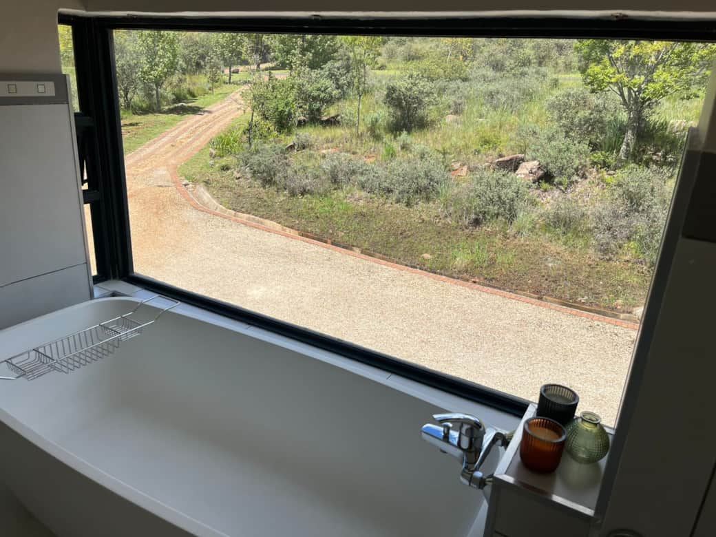 Upstairs En-suite Bath Tub 1