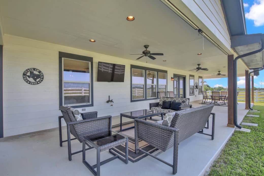 Relax on the expansive covered back patio. Relax on the expansive covered back patio.