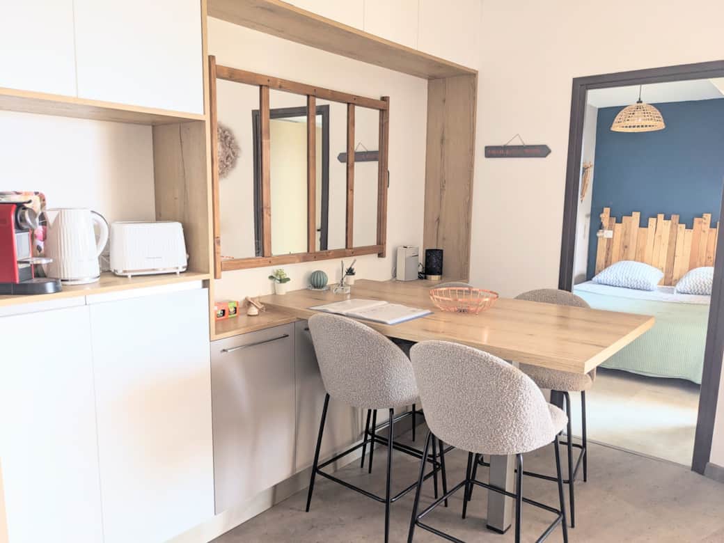 espace repas intérieur cosy