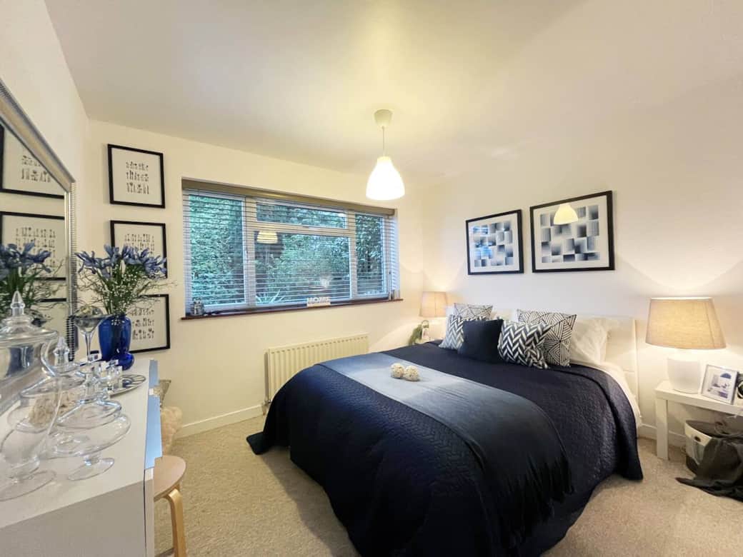 Relax in this beautifully designed bedroom featuring a calming navy and white colour palette. The soft, plush bedding and modern decor create a serene atmosphere, perfect for unwinding . Wake up refreshed and ready to enjoy your day!