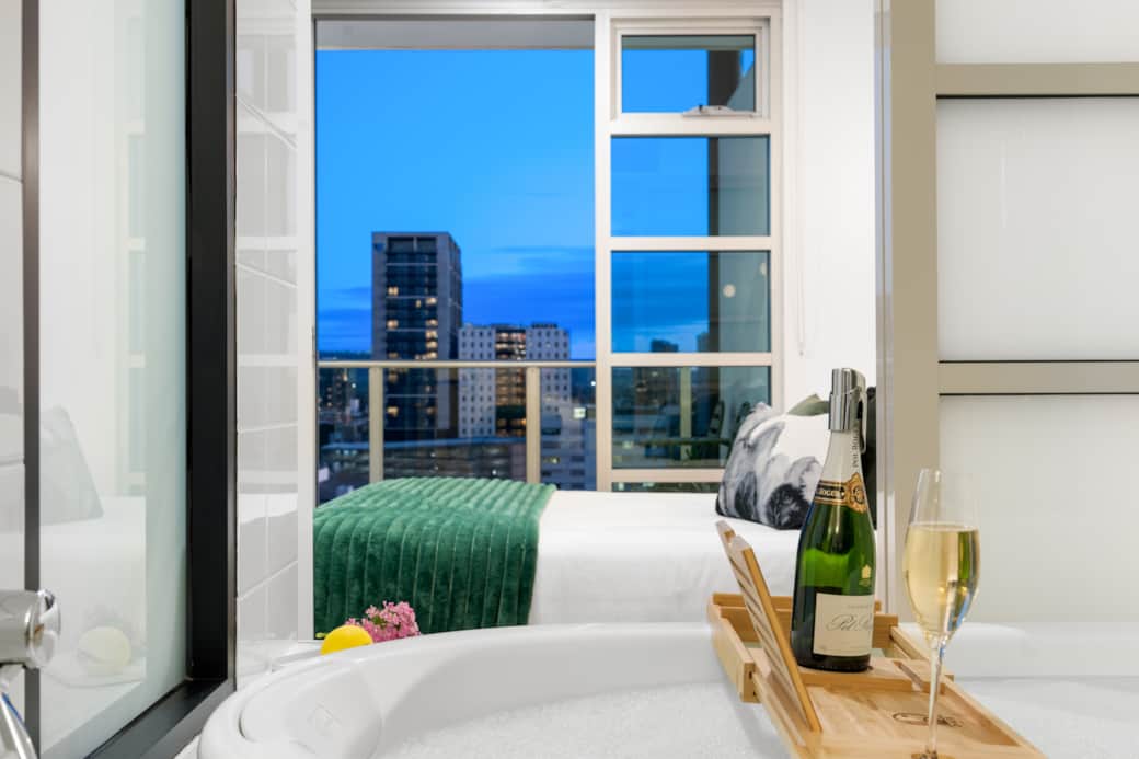 Spa soaking tub
