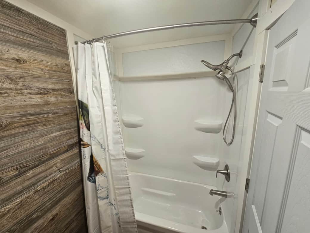 Coho Bunk Rm Bathroom