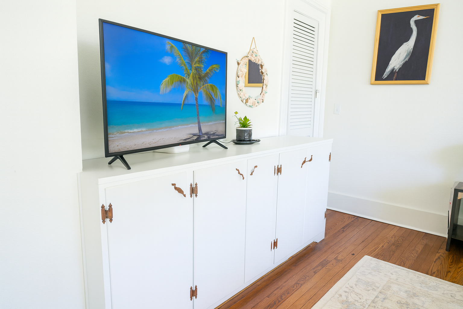 Coastal bedroom with TV and storage.