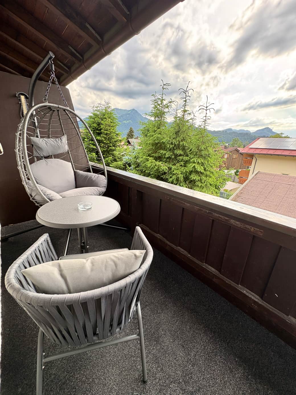 West-facing balcony for evening sunbeams