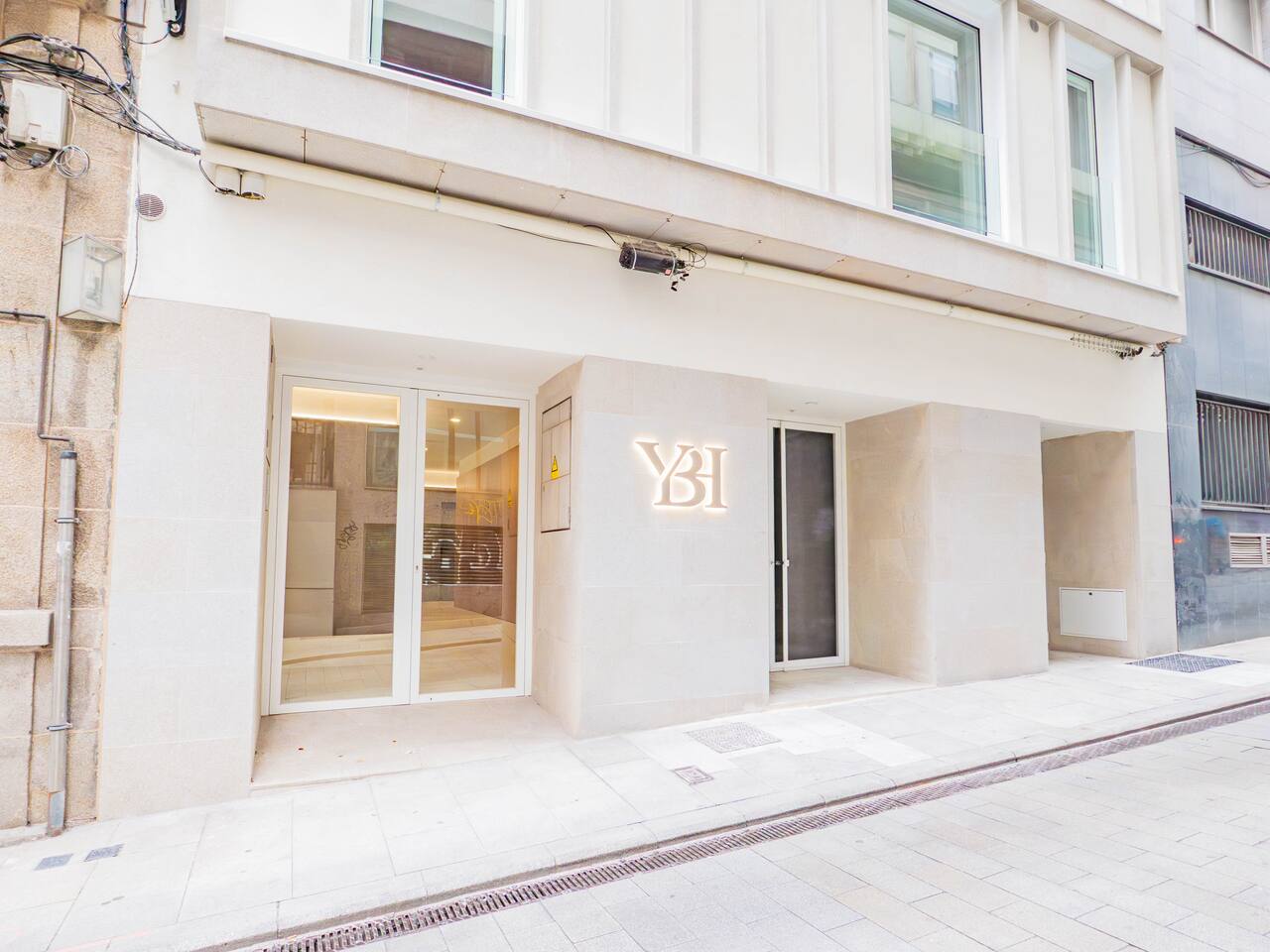 YBH Atlantic Boutique - Silleiro 2B