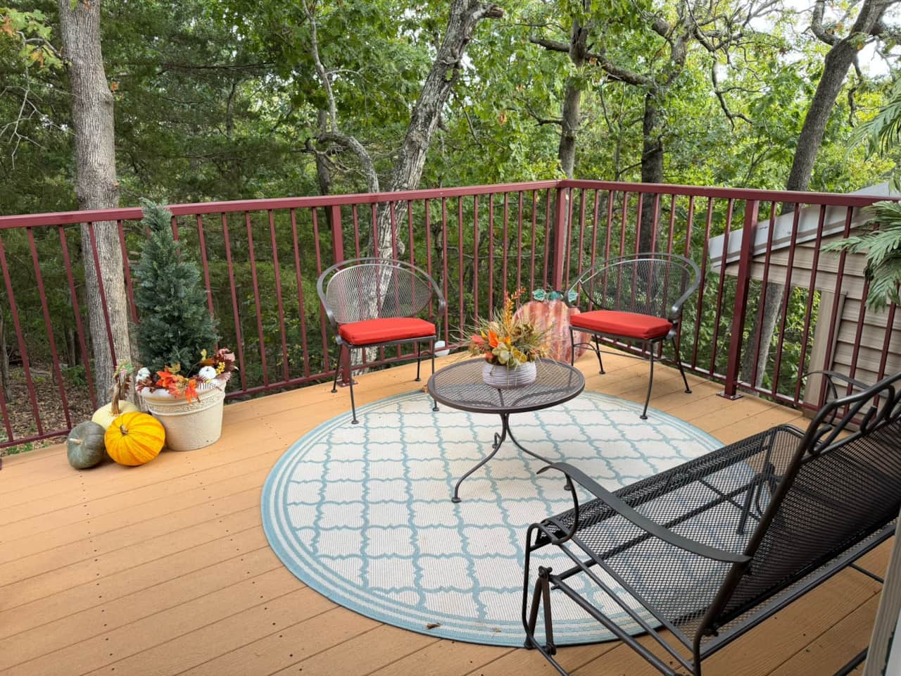 01 Private Wooded Deck