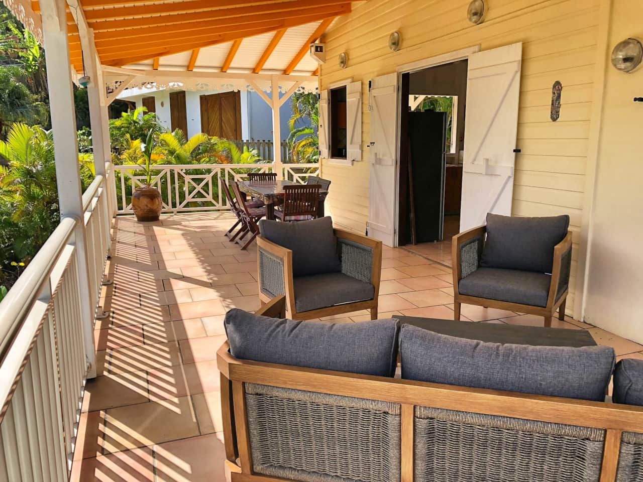La terrasse de la villa Cajou