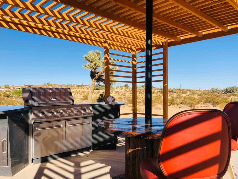 Outdoor kitchenette and grill