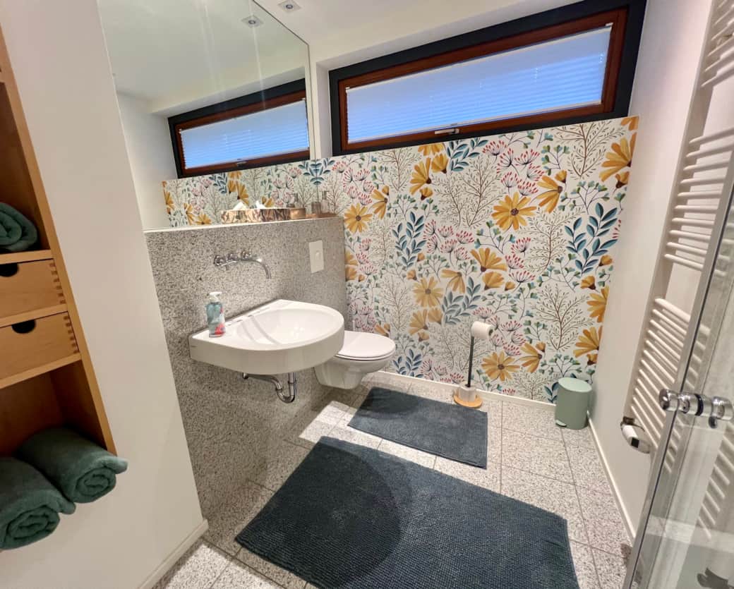 Badezimmer mit Dusche
