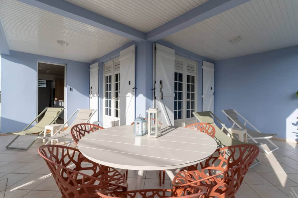 Terrasse extérieure idéale pour les moments de détente
