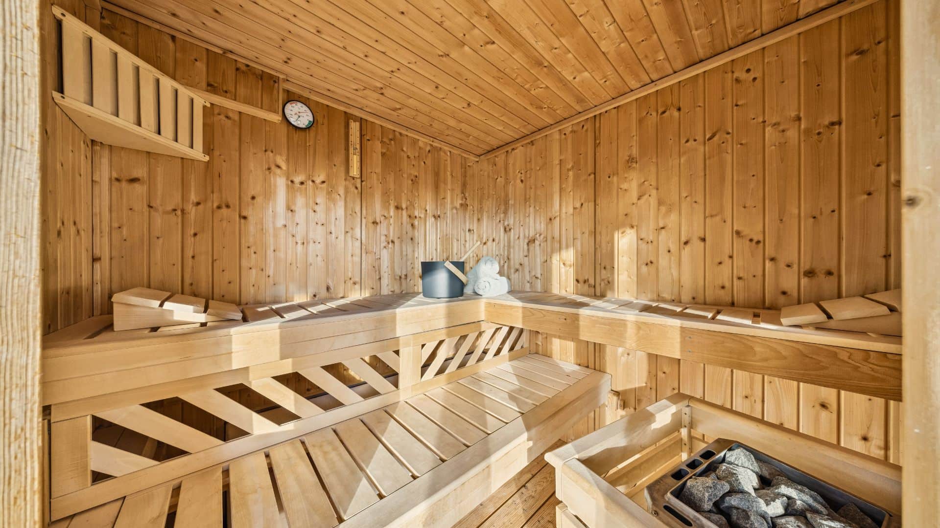 Sauna im privaten Wellnessbereich der suite4you