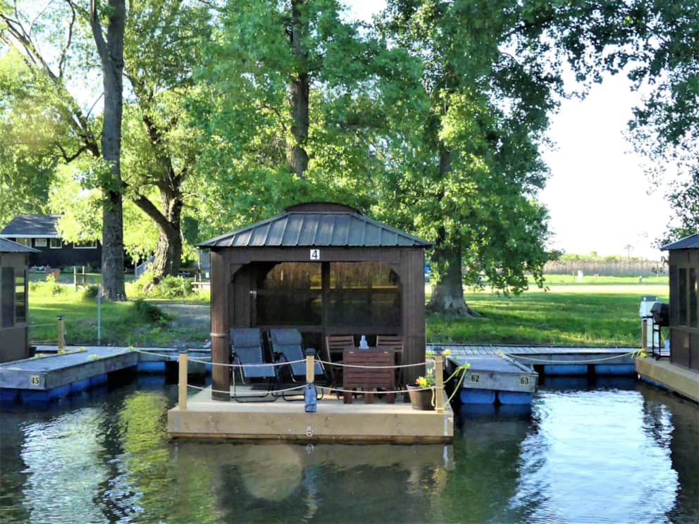 Aloberge 4 (SaintPauldel'ÎleAuxNoix) Cabin in SaintPauldel