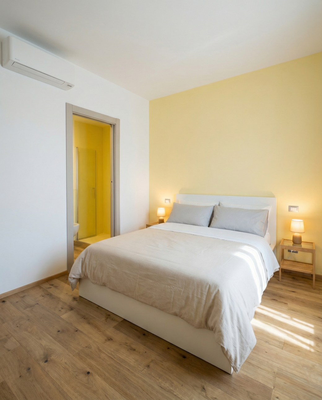 elegant bedroom with en-suite bathroom in Ortigia 2