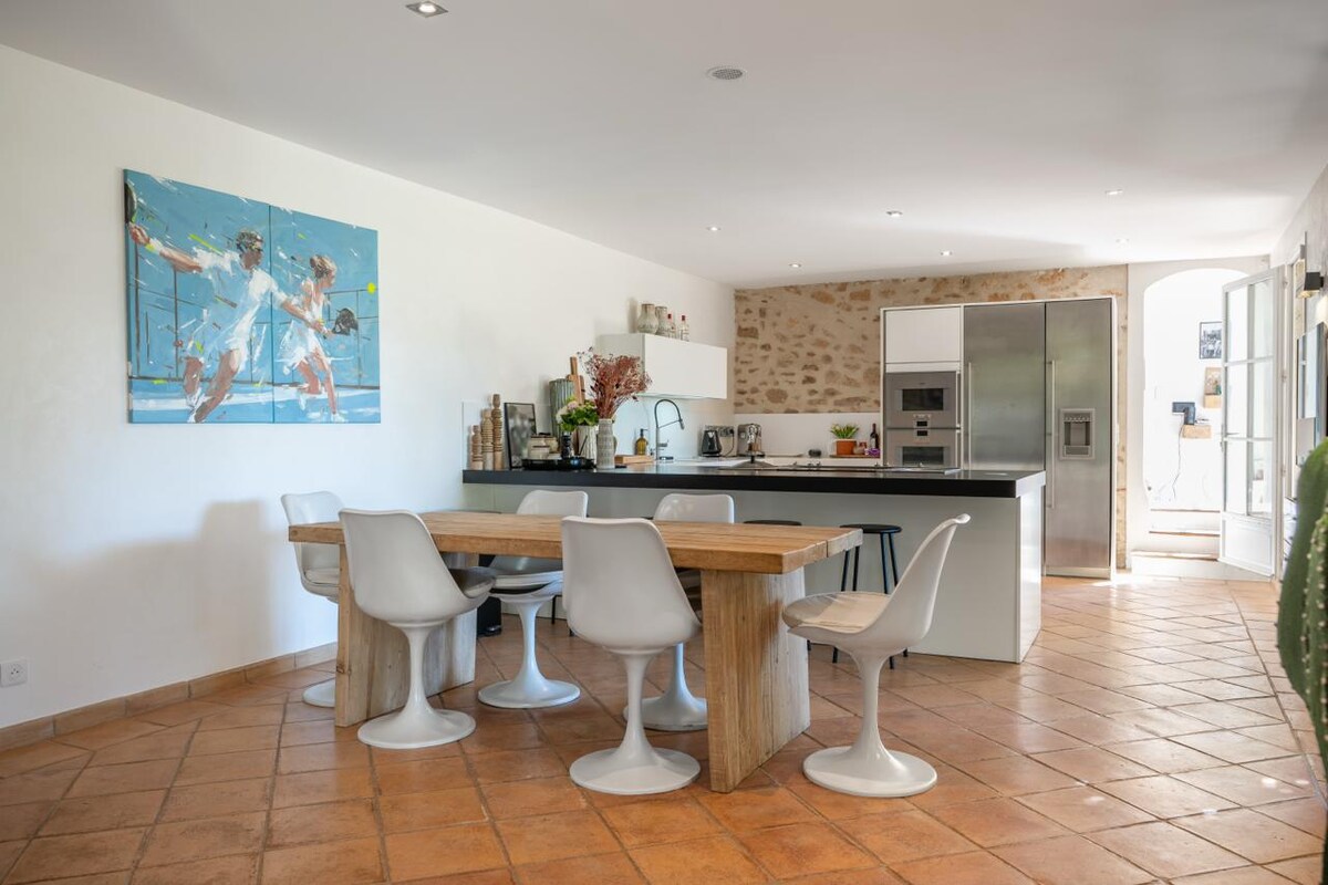 Provençal farmhouse & padel court swimming pool AC