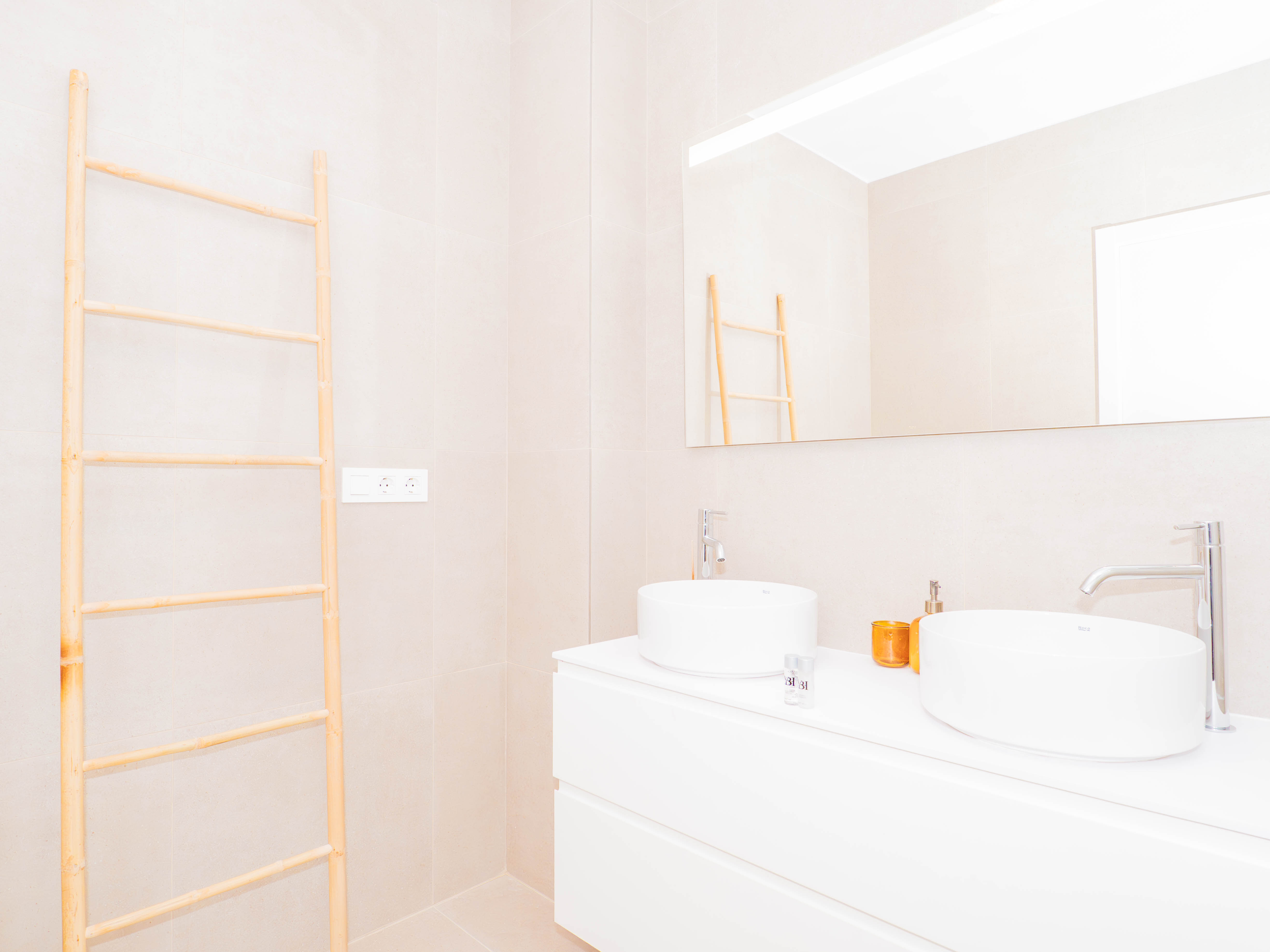 Pi y Margall Suite by YBH