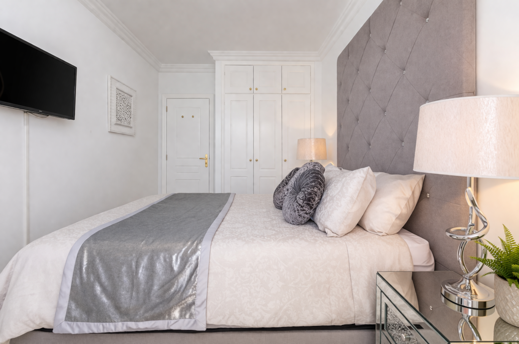 TV y armarios empotrados