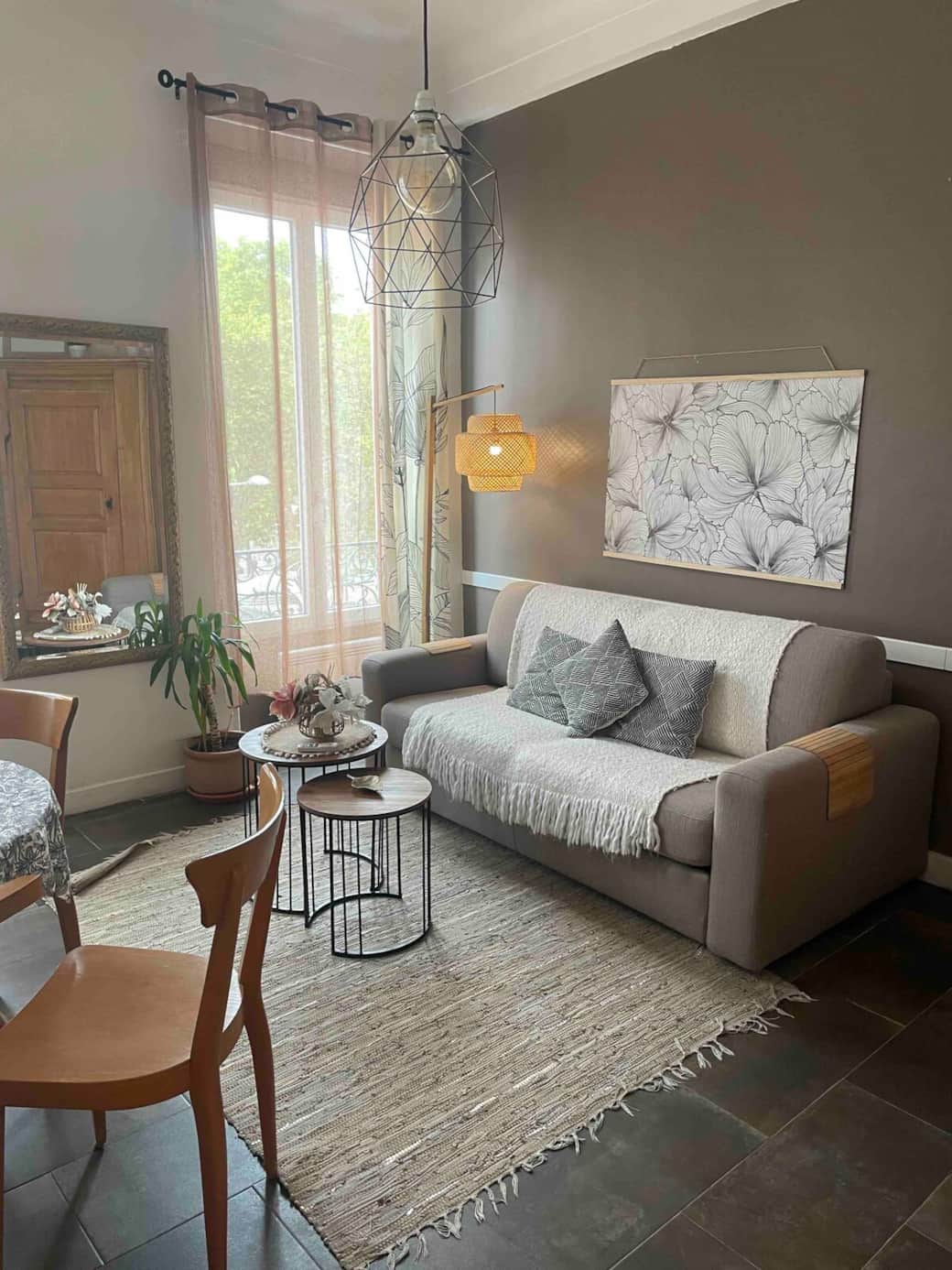 Living room with 2 windows Living room with 2 windows