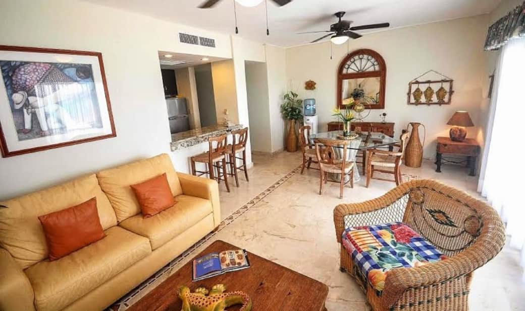 living room, dining room, kichen breakfast bar