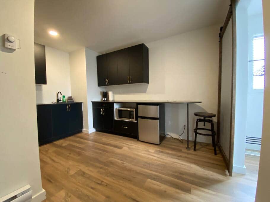fully equipped kitchenette with eating bar fully equipped kitchenette with eating bar