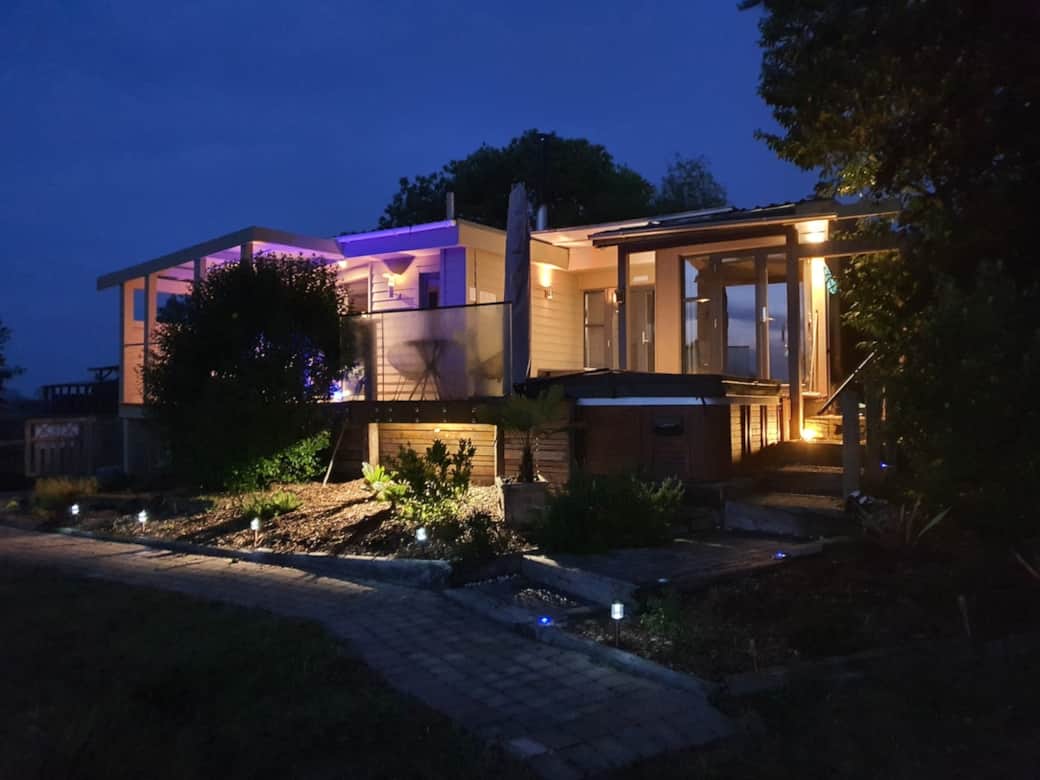OUTSIDE : Stiltz at night!
