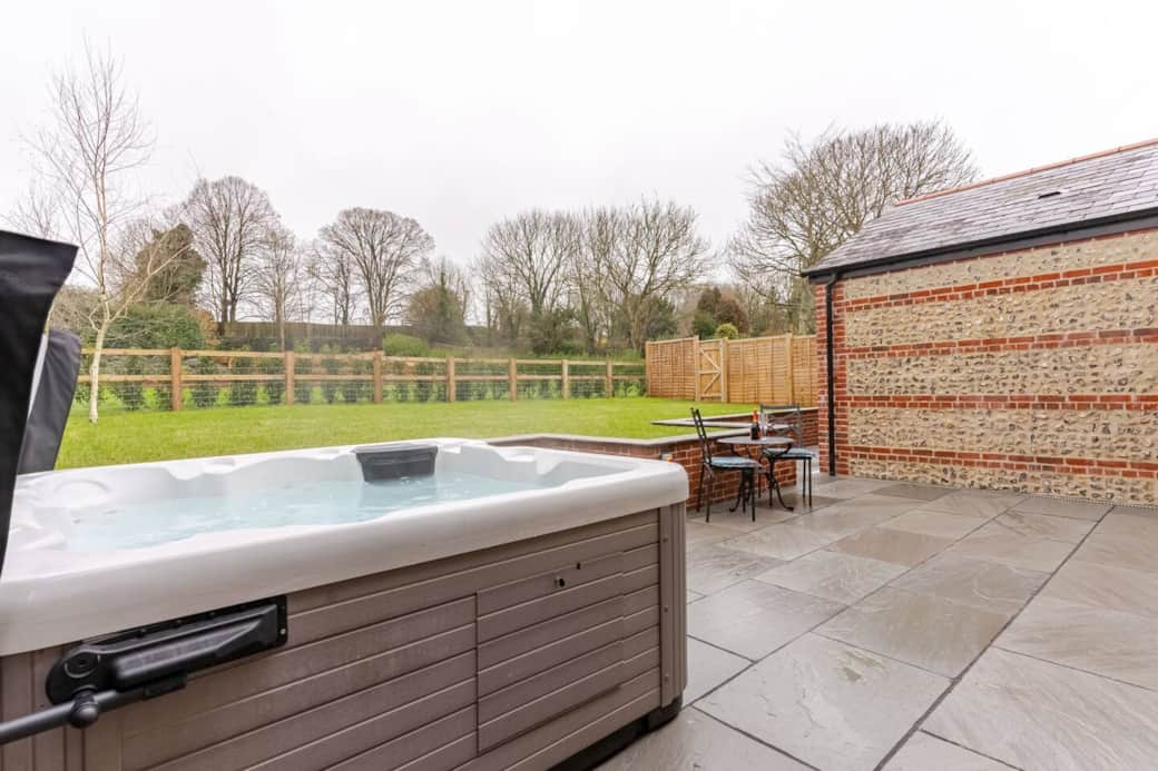 Garden Hot Tub 1.1 – Soak under the stars in your private outdoor hot tub. ✨ Garden Hot Tub 1.1 – Soak under the stars in your private outdoor hot tub. ✨